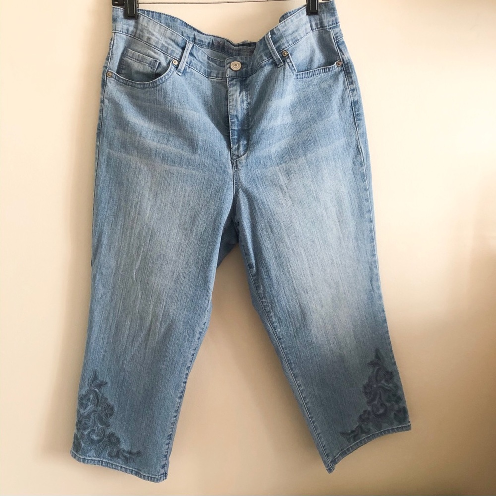 Plus sized Cropped blue jeans